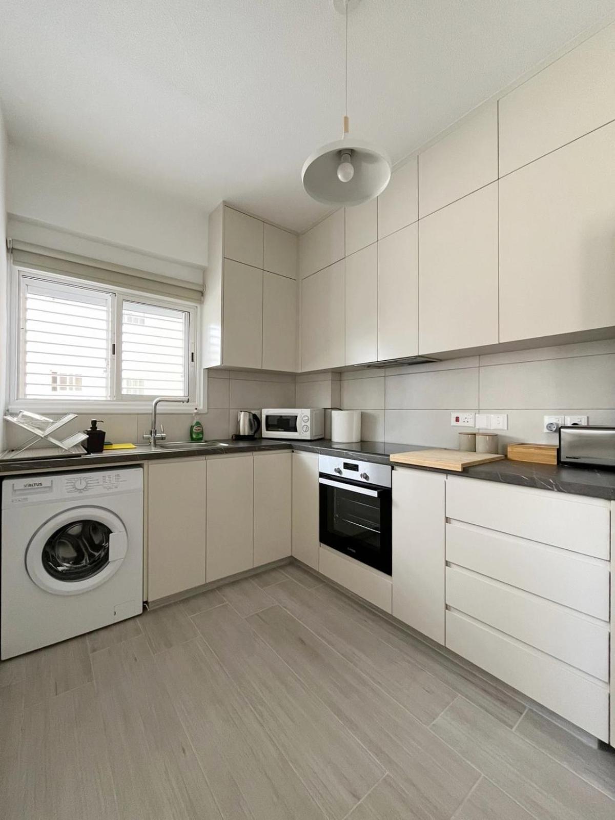 Apartment Unlock The Island - Local Insights For Your Larnaca